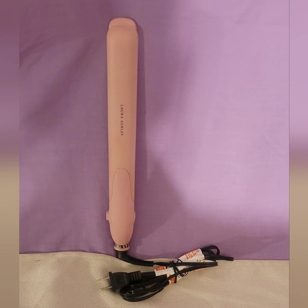 Laura Ashley Ceramic Hair Straightener/ Flat Iron 1 Inch. Only Used Twice.
